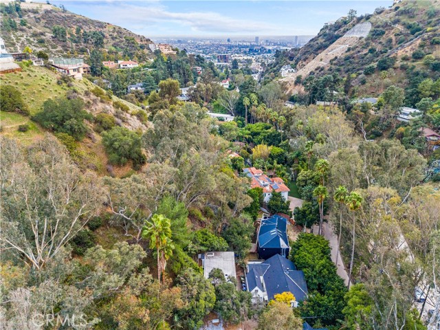 8010 Padre Lane, Los Angeles CA: https://media.crmls.org/medias/5ec4116a-e818-4fc4-92f7-e29094aeb7dc.jpg
