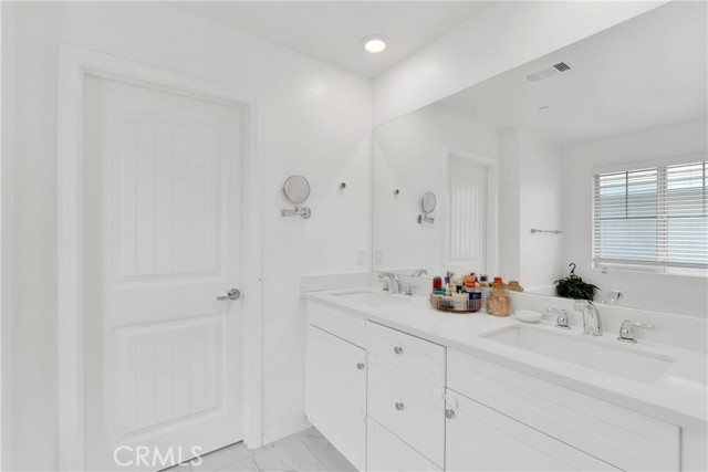 16718 Wyndham Lane, Fontana CA: https://media.crmls.org/medias/5ec4797e-1bb0-42ba-a7db-18520967c4f0.jpg