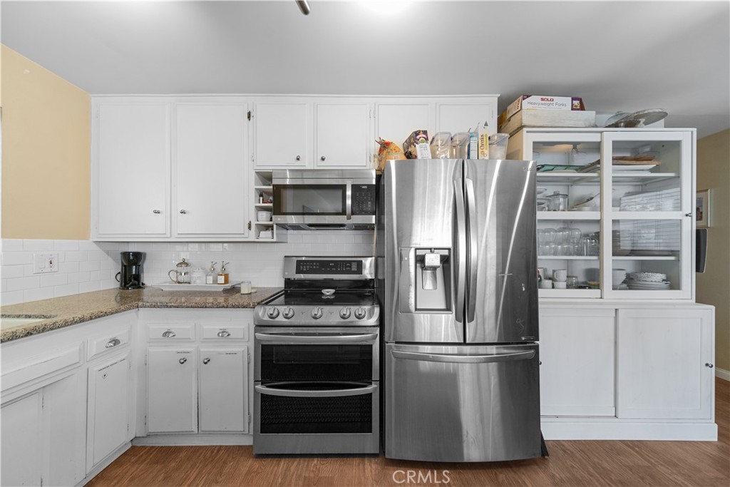 https://media.crmls.org/medias/5ec488b6-8541-481d-b1da-f924d5970cb7.jpg?preset=X-Large