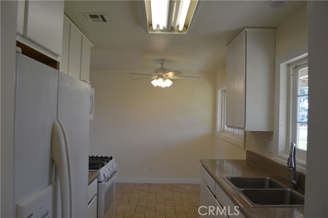 Detail Gallery Image 4 of 20 For 1402 Stevely Ave, Long Beach,  CA 90815 - 3 Beds | 2 Baths