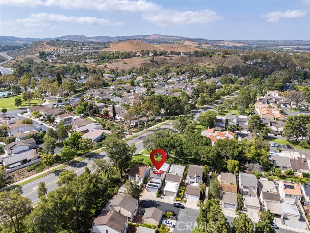 75 Willow Tree Lane, Irvine CA: https://media.crmls.org/medias/5ec699e3-0155-402a-9d10-bb48de909e46.jpg
