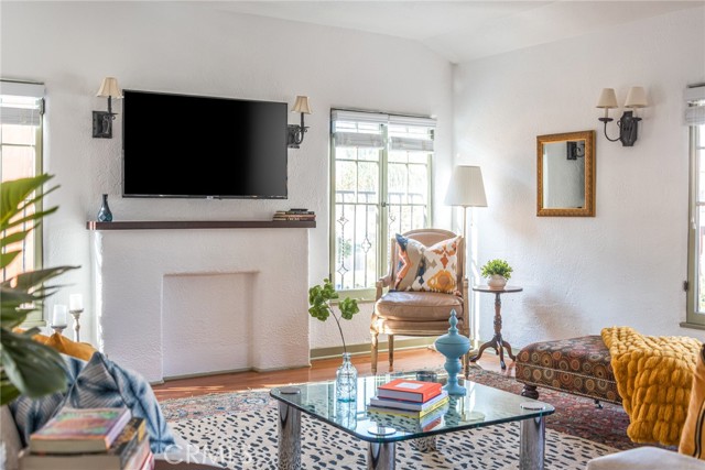 Detail Gallery Image 6 of 38 For 8246 4th St, Los Angeles,  CA 90048 - 2 Beds | 2 Baths