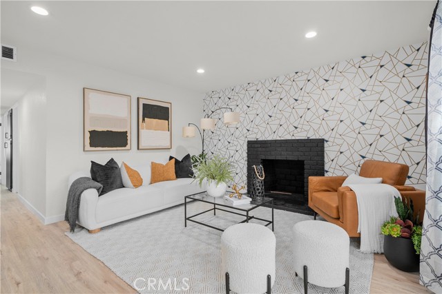 Detail Gallery Image 4 of 23 For 1064 E La Verne Ave, Pomona,  CA 91767 - 3 Beds | 2 Baths