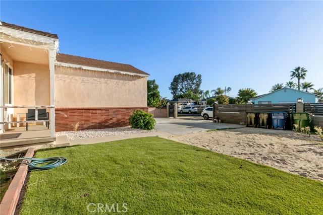 Detail Gallery Image 9 of 25 For 8436 Amboy, Sun Valley,  CA 91352 - 5 Beds | 3 Baths