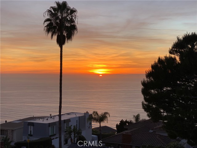 Detail Gallery Image 2 of 14 For 923 La Mirada, Laguna Beach,  CA 92651 - 3 Beds | 2 Baths