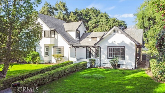 Detail Gallery Image 2 of 52 For 379 Buena Loma, Altadena,  CA 91001 - 7 Beds | 4 Baths