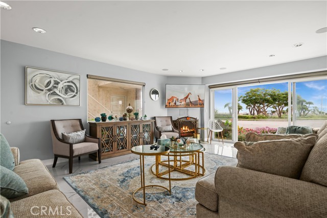 Detail Gallery Image 4 of 36 For 805 Ocean Ave #4,  Seal Beach,  CA 90740 - 3 Beds | 2 Baths