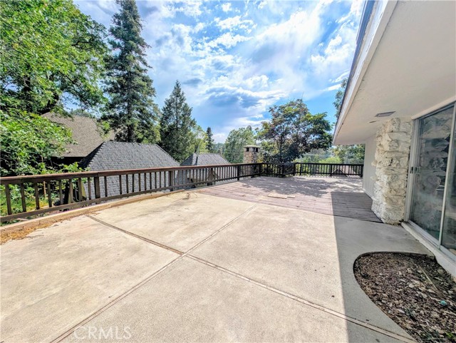 485 State Hwy 173, Lake Arrowhead CA: https://media.crmls.org/medias/5eca29a2-2322-41de-b9d3-9e46b3856c37.jpg