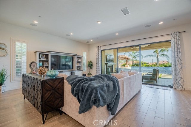 Detail Gallery Image 15 of 67 For 20558 W Bluebird Ct, Porter Ranch,  CA 91326 - 5 Beds | 6 Baths