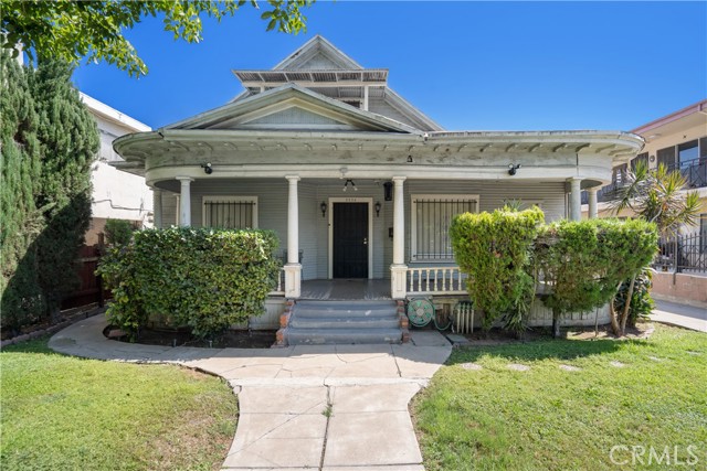 5526 Lexington, Los Angeles CA: https://media.crmls.org/medias/5ecb3750-6db0-45b4-940b-6b78d8028ecd.jpg