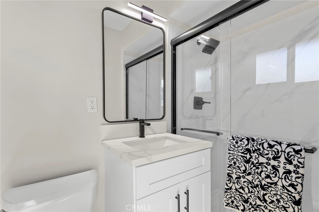 https://media.crmls.org/medias/5ecba0a3-ed3e-4ac8-b223-4170c72c62d1.jpg?preset=X-Large