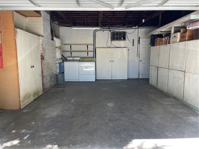 631 N Evergreen Street, Burbank CA: https://media.crmls.org/medias/5ecba4a9-7086-4bd8-8800-8d88d236931a.jpg