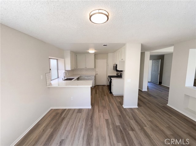 Detail Gallery Image 8 of 24 For 1947 Neptune Dr, Perris,  CA 92571 - 3 Beds | 2/1 Baths