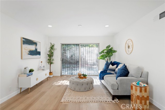 928 S Laurel St., Santa Ana CA: https://media.crmls.org/medias/5ecc2ecf-3c48-485e-91af-15f7b28471c0.jpg