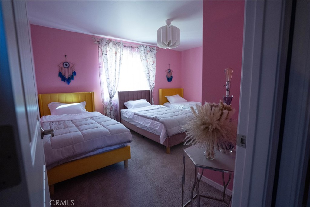 https://media.crmls.org/medias/5ecc9fe9-dbf9-4c26-add3-aaeef2706050.jpg?preset=X-Large