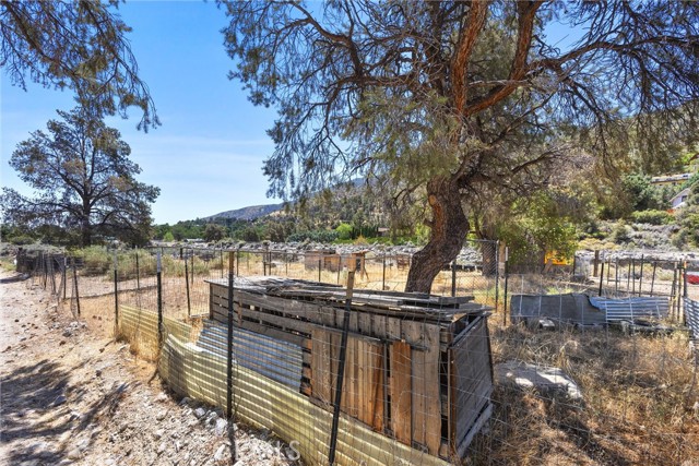 4111 Grant Trail, Frazier Park CA: https://media.crmls.org/medias/5eccbe97-737a-4c0e-88f9-061cb1eb63a4.jpg