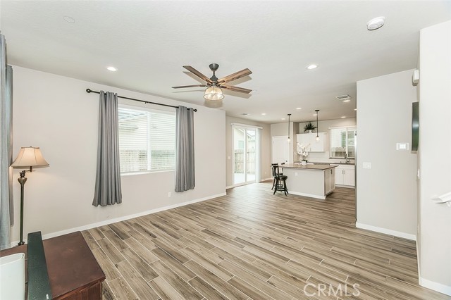 Detail Gallery Image 9 of 39 For 4085 N Sandrini, Fresno,  CA 93723 - 3 Beds | 2/1 Baths
