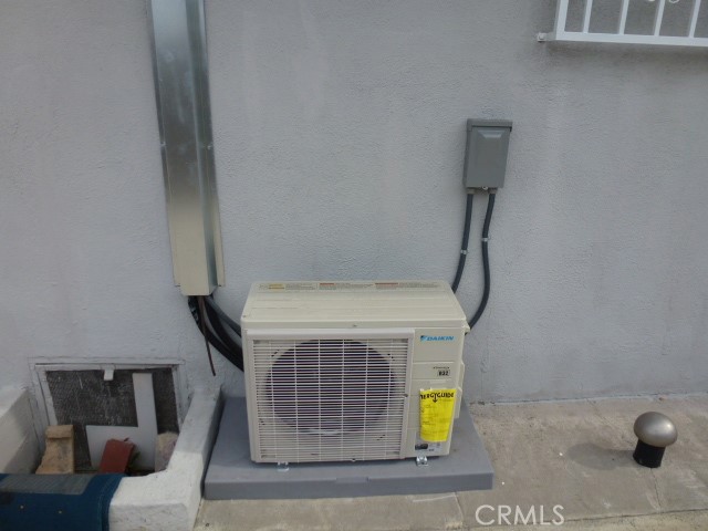 https://media.crmls.org/medias/5ecdc33a-ceb5-4462-8230-2c11b3687d0d.jpg?preset=X-Large