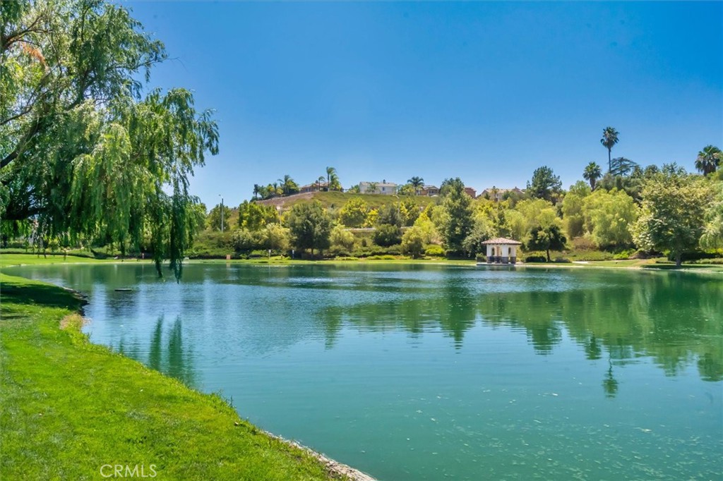https://media.crmls.org/medias/5ecddfda-96cd-49f1-8fef-0309d4e31957.jpg?preset=X-Large