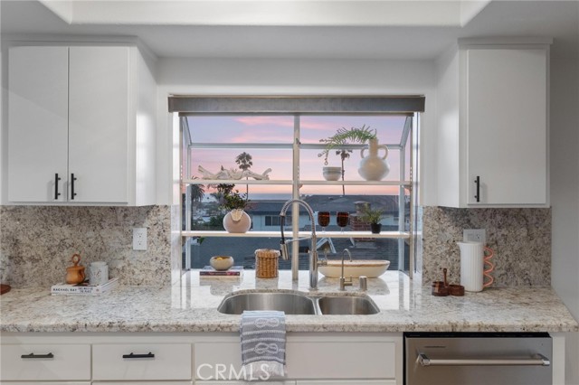 927 6th Street, Hermosa Beach, California 90254, 4 Bedrooms Bedrooms, ,3 BathroomsBathrooms,Residential,Sold,6th,SB25193988
