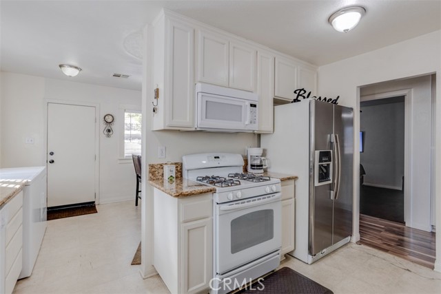 Detail Gallery Image 13 of 28 For 15461 Hesperia Rd, Victorville,  CA 92395 - 2 Beds | 1 Baths