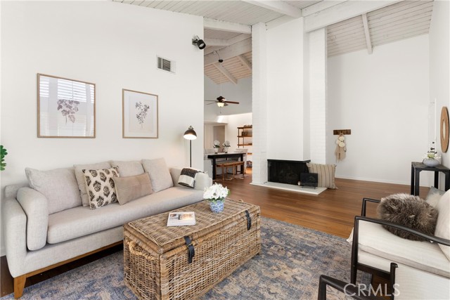 24595 Overlake Drive, Lake Forest CA: https://media.crmls.org/medias/5ecf57d9-4fe3-4887-8d0d-4b014611484c.jpg