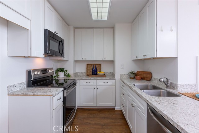 1750 E Ocean Boulevard, Long Beach CA: https://media.crmls.org/medias/5ecfe82f-5a48-4c55-8d0e-2498e7c37cf7.jpg