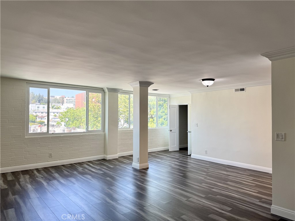 540 Kelton Avenue #502