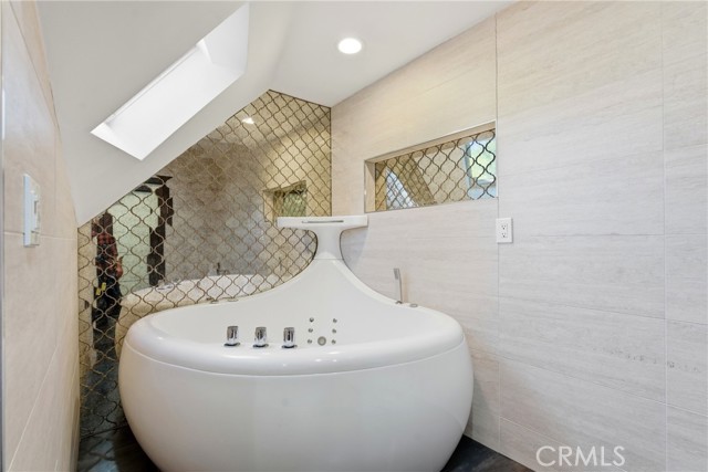 Detail Gallery Image 21 of 44 For 5836 Winnetka Ave, Woodland Hills,  CA 91367 - 4 Beds | 3 Baths