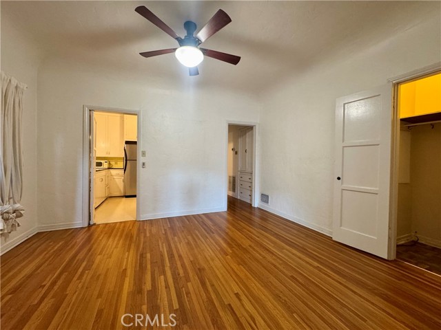 Detail Gallery Image 3 of 11 For 697 Mira Monte Pl #B,  Pasadena,  CA 91101 - 2 Beds | 1 Baths