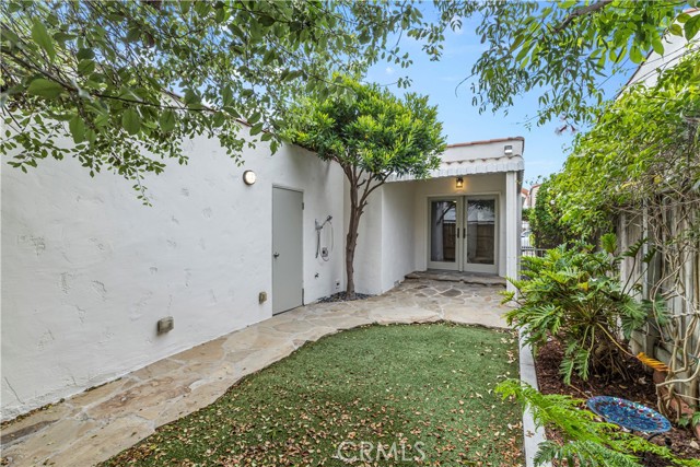 211 La Verne Avenue, Long Beach CA: https://media.crmls.org/medias/5ed05e12-5518-46b2-ad53-8e08e1d30770.jpg