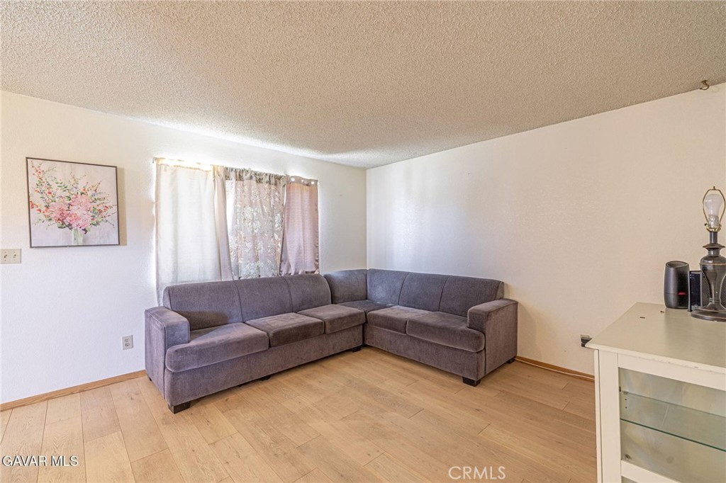 https://media.crmls.org/medias/5ed0661e-1ef2-4131-9693-6b4a7ca85cc8.jpg?preset=X-Large