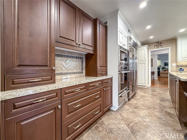 17512 Superior Street photo 19