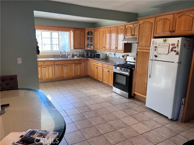 1222 E 103rd Street, Los Angeles CA: https://media.crmls.org/medias/5ed15bd3-9de4-42dc-ac4d-97dd02ee8bd1.jpg