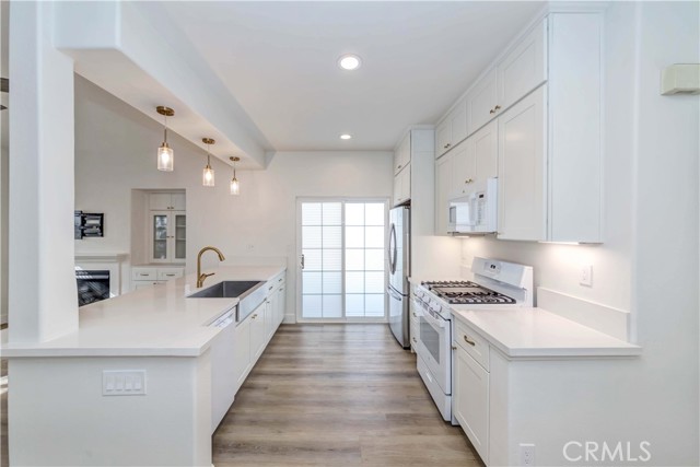 58 Paisley Place, Irvine CA: https://media.crmls.org/medias/5ed1af0e-a4a9-48e6-85b1-d40ed3203ff8.jpg
