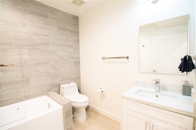 Detail Gallery Image 10 of 53 For 1187 Crenshaw Bld #102,  Los Angeles,  CA 90019 - 2 Beds | 3 Baths