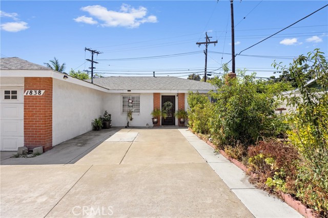 1838 S Artesia Street, Santa Ana CA: https://media.crmls.org/medias/5ed29a56-68d6-4af1-bd78-187b2058b35f.jpg