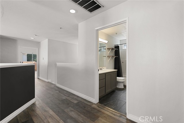 Detail Gallery Image 21 of 48 For 9400 1/2 Noble, North Hills,  CA 91343 - 5 Beds | 3 Baths