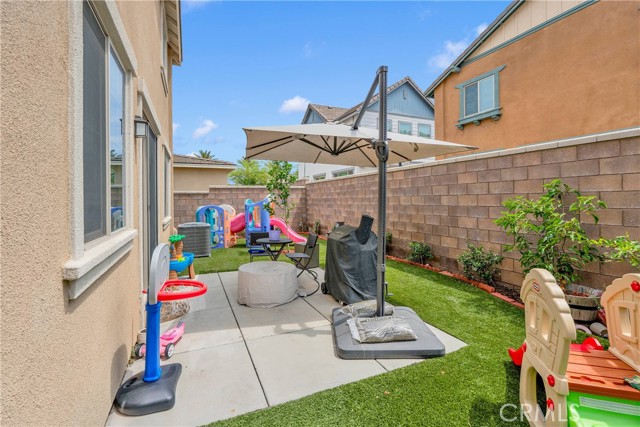 16718 Wyndham Lane, Fontana CA: https://media.crmls.org/medias/5ed3c533-266d-4dc9-bcc7-ecddab88a026.jpg