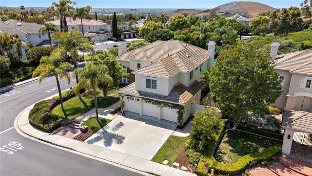 17 Brigadier, Irvine CA: https://media.crmls.org/medias/5ed411e6-331b-4b8f-ac3b-49ba8869f113.jpg