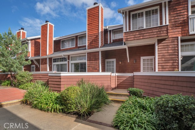 Detail Gallery Image 3 of 34 For 19431 Sherman Way #10,  Reseda,  CA 91335 - 2 Beds | 2/1 Baths