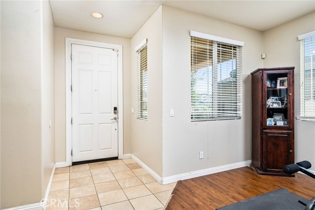 Detail Gallery Image 5 of 49 For 16620 Desert Lily St, Victorville,  CA 92394 - 4 Beds | 2/1 Baths