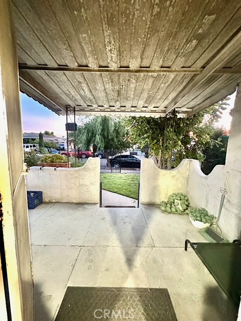 807 E 106th, Los Angeles CA: https://media.crmls.org/medias/5ed4e176-a4c4-4ae6-a41d-567a6cacc7d9.jpg