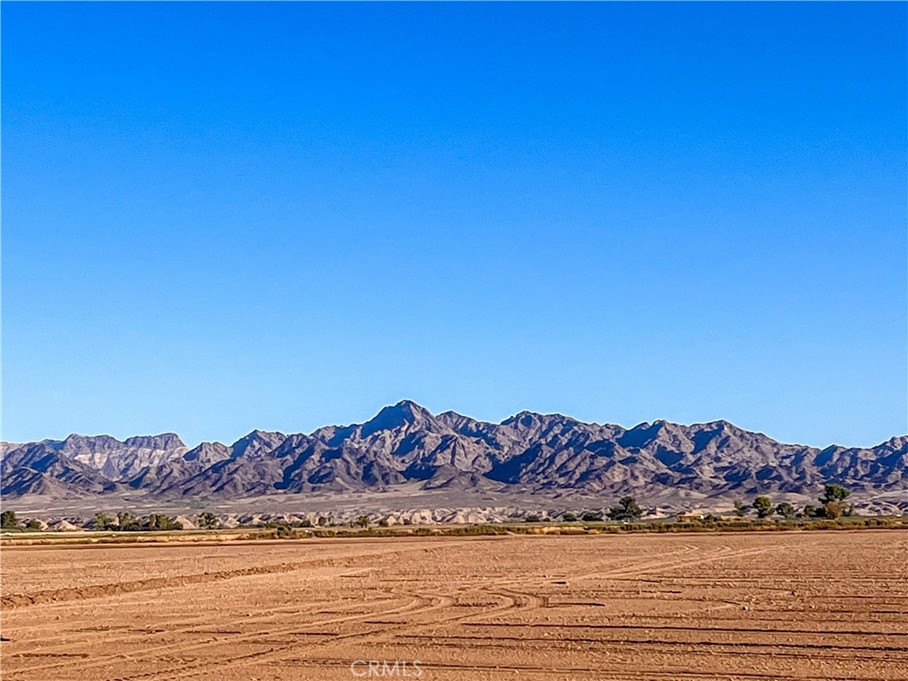 https://media.crmls.org/medias/5ed5141d-6f05-4a94-bbfb-6ed21e07f817.jpg?preset=X-Large