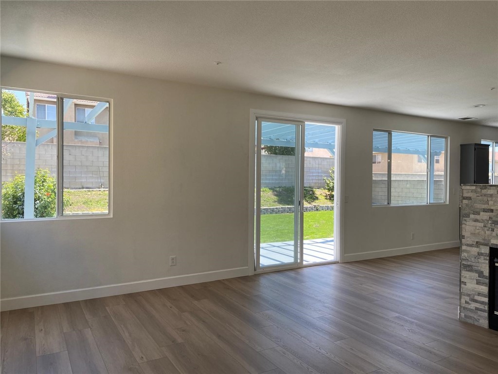 Detail Gallery Image 15 of 33 For 7149 Ironridge Ct, Fontana,  CA 92336 - 5 Beds | 3/1 Baths