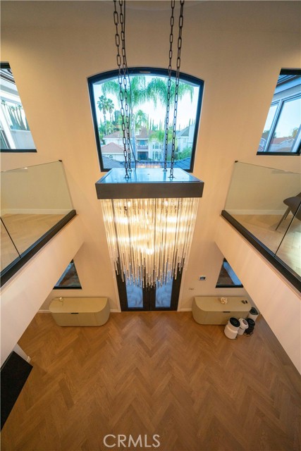 Detail Gallery Image 14 of 74 For 17437 Oak Creek Ct, Encino,  CA 91316 - 5 Beds | 5/1 Baths