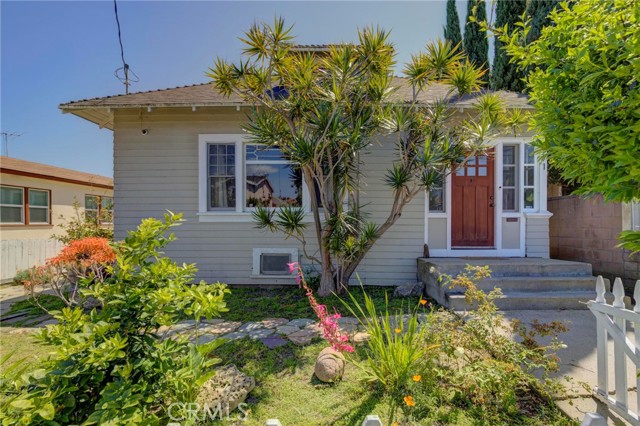 571 W 17th Street, San Pedro CA: https://media.crmls.org/medias/5ed74ab8-b2eb-424a-a74c-b20af698fd21.jpg