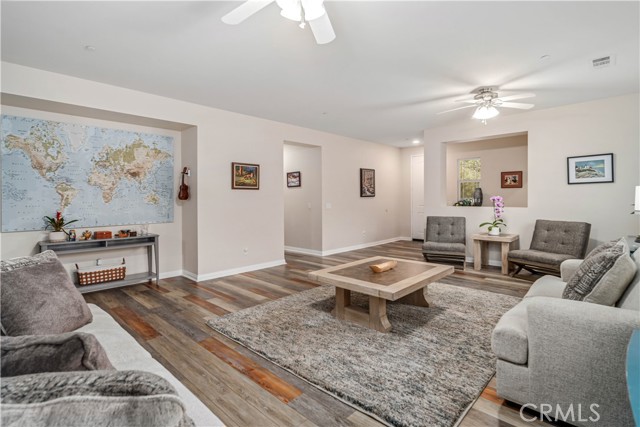 Detail Gallery Image 13 of 62 For 42715 Raywood, Lancaster,  CA 93536 - 4 Beds | 2/1 Baths