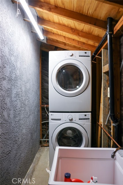 Detail Gallery Image 17 of 17 For 11253 Segrell Way, Culver City,  CA 90230 - 3 Beds | 2 Baths