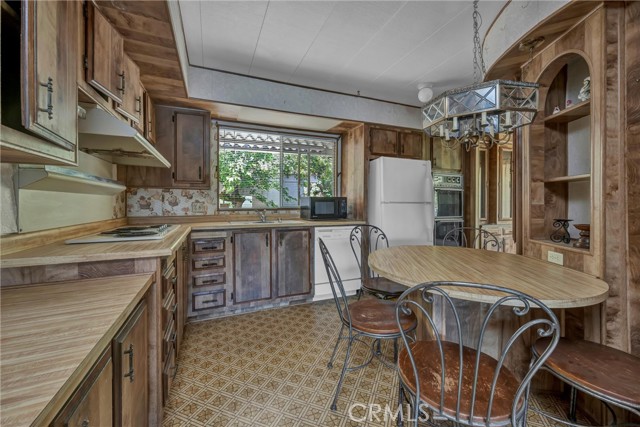 11990 North Drive, Clearlake CA: https://media.crmls.org/medias/5ed8825d-10d0-4fe3-9d51-5dc0d3670522.jpg
